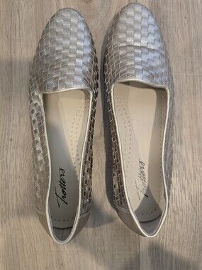 Trotters Metallic Liz Loafer